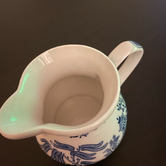 Vintage Blue Willow Sugar Bowl and Creamer - Picture 7 of 14